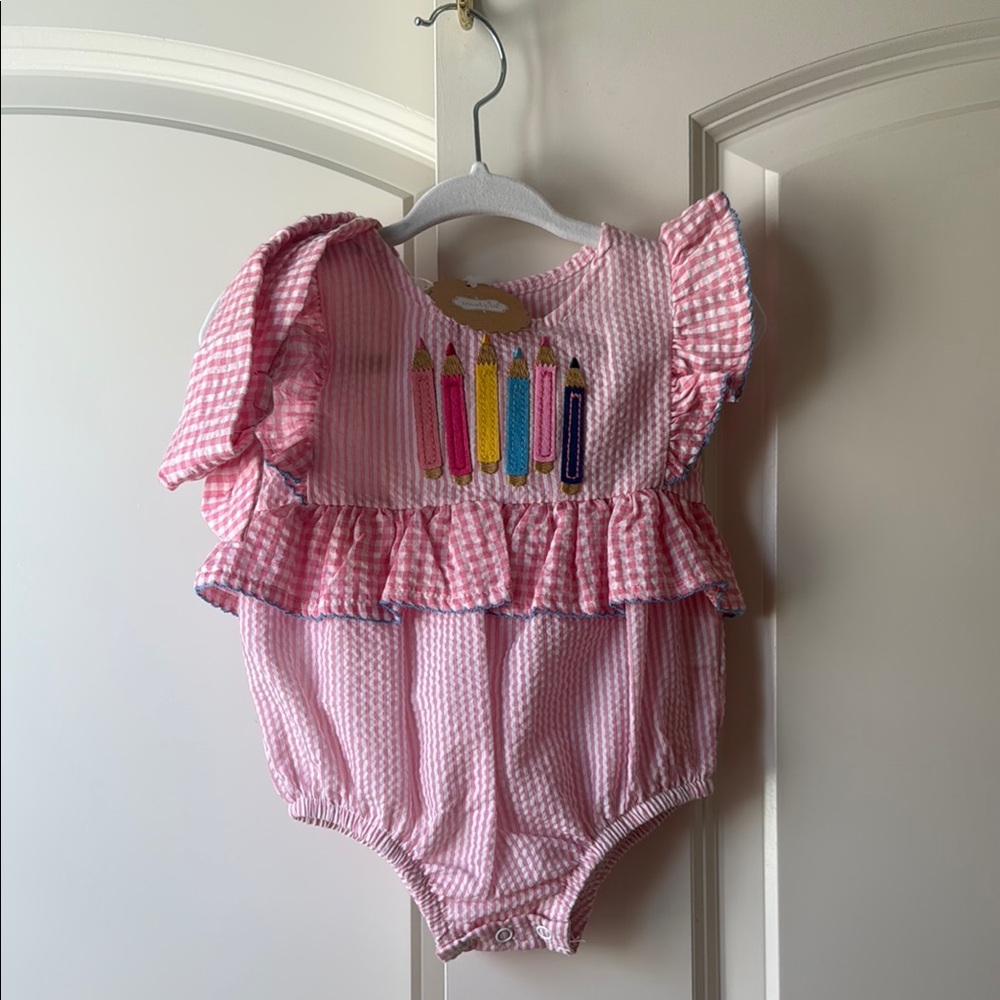 Mudpie NWT Pink Gingham Baby Romper with Colorful Crayon Design 3-6m